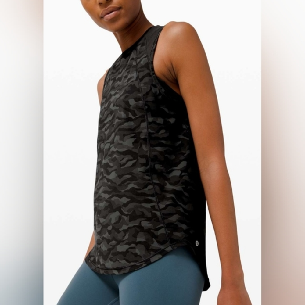 Lululemon  - Women's Tank - No Size Pit to Pit aprx 17" Shoulder to Hem aprx 25"